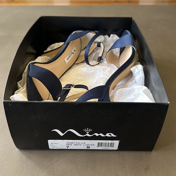 Navy blue satin heels by Nina - Picture 5 of 5